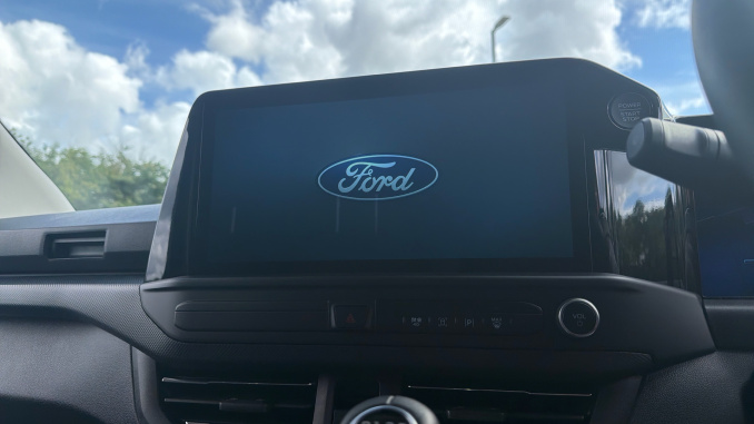 Ford Transit Custom 320 L2 Diesel Fwd 2.0 EcoBlue 136ps H1 Van Limited - Image 15